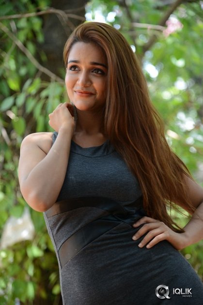 Anaika-Soti-at-365-Days-Release-Date-Press-Meet